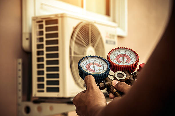 Professional Hvac Installation technician working in Fullerton, CA